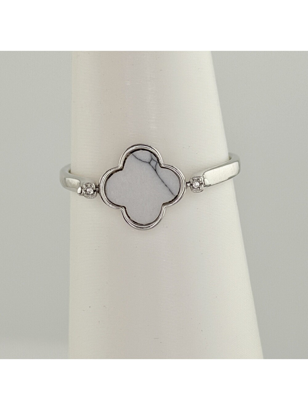 Bomb Party Sz 11 "A Stunning Story” Howlite .925 Sterling w/ Rhodium FLIP Clover